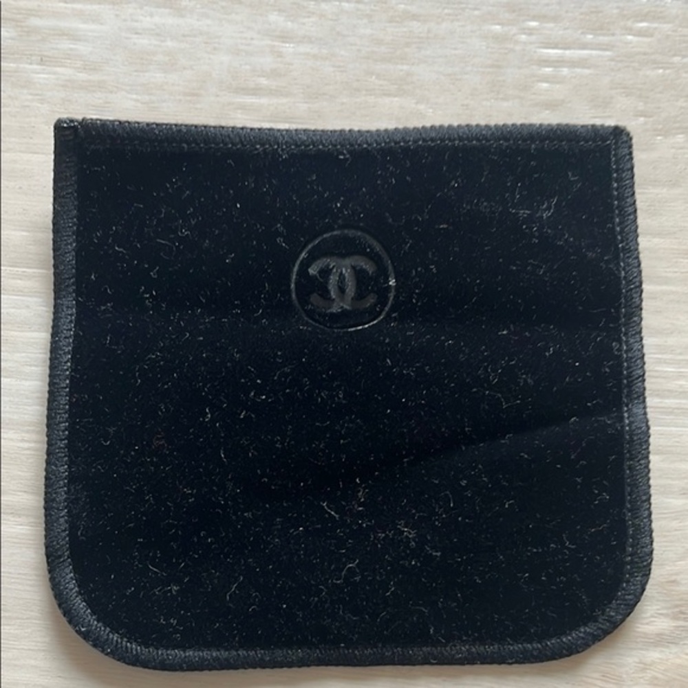 CHANEL :: POUCH